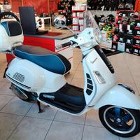 Vespa GTS 300 YATCH CLUB