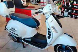 Vespa GTS 300 YATCH CLUB