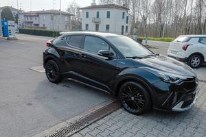 toyota CHR black edition