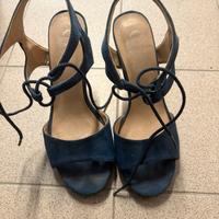 Scarpe blu con tacchi