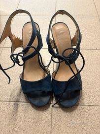 Scarpe blu con tacchi