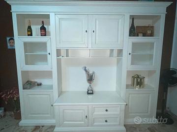 parete,tavolo 6 sedie e tavolino in vetro