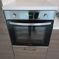 cucina completa di elettrodomestici