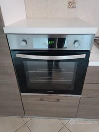 cucina completa di elettrodomestici