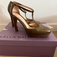 Scarpa col tacco e t-bar.