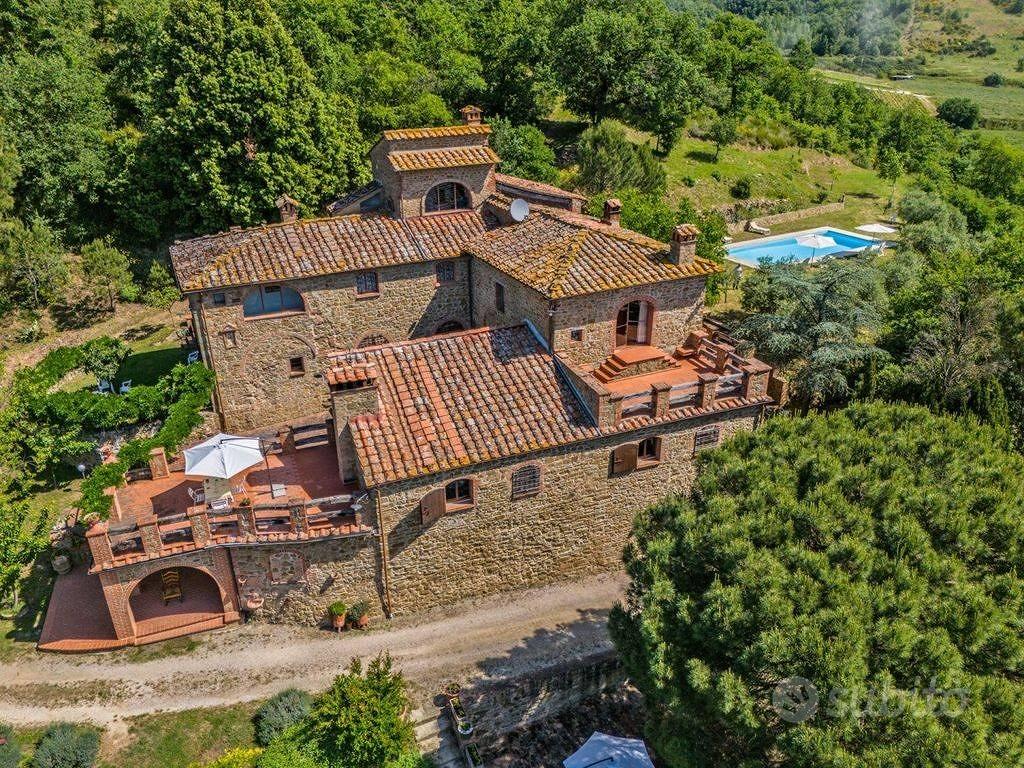 Rustico / Casale di 600 m² con 4 locali e box auto - Vista 2