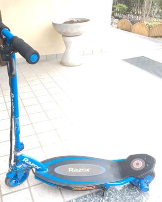 Monopattino elettrico Razor Core e90