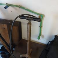 Pompa per gonfiare gomme bicicletta 