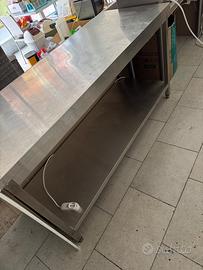 tavolo in acciaio inox