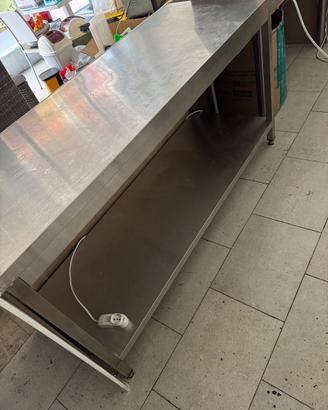 tavolo in acciaio inox