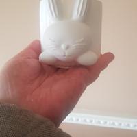 vasetto in gesso con simbolo 