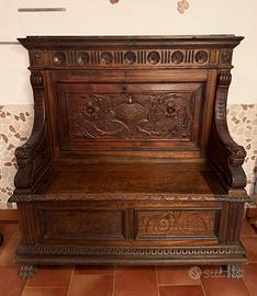 Cassapanca antica intagliata in legno massello – f
