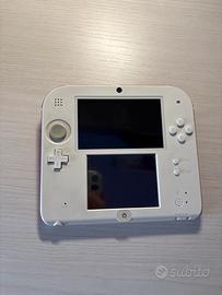 Nintendo 2DS bianca e rossa
