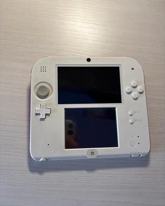 Nintendo 2DS bianca e rossa