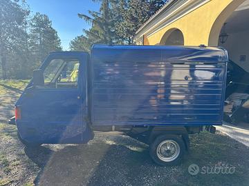 Ape Piaggio TM 220 negozio ambulante
