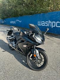Yamaha YZF-R125 – 2023 – 9.583 km – Akrapovič