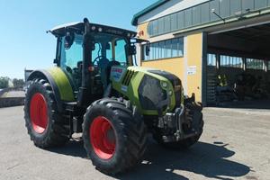 Trattore gommato Claas Arion 550 Cmatic