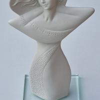 scultura di donna