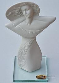 scultura di donna