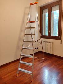 Scala in alluminio 8 gradini con portaoggetti