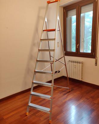 Scala in alluminio 8 gradini con portaoggetti
