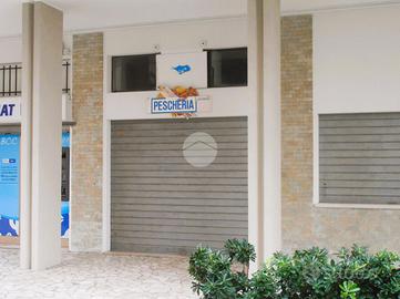 NEGOZIO A FANO