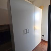 2 armadi dombas + 2 scrivanie + 2 sedie + altro 