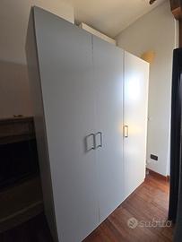 2 armadi dombas + 2 scrivanie + 2 sedie + altro 