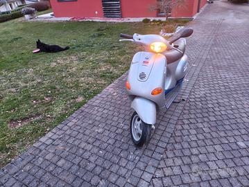 Scooter Piaggio Vespa 50 4T