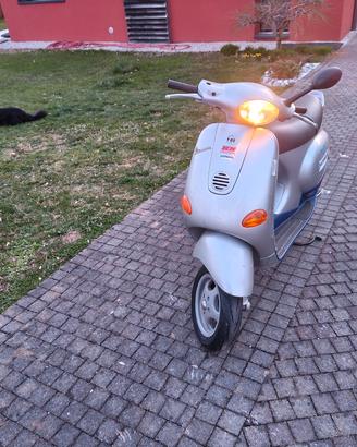 Scooter Piaggio Vespa 50 4T