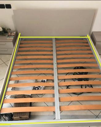 RETE MATRIMONIALE CON TOGHE IN LEGNO E MATERASSO