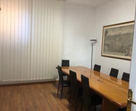 Prati, piazza Cavour. Stanza in Studio Legale