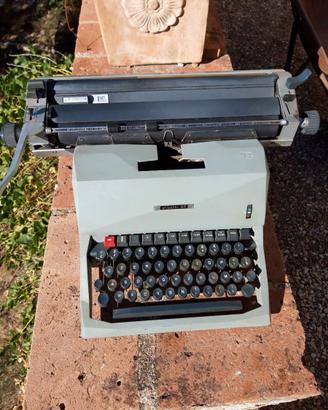 MACCHINA DA SCRIVERE OLIVETTI 82 DIASPRON