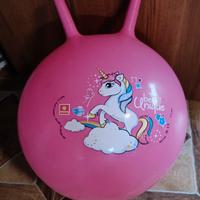 Palla rimbalzante bambina