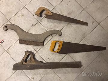 Lotto di 4 seghe vintage con manico in legno