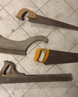 Lotto di 4 seghe vintage con manico in legno