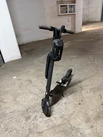 Monopattino Elettrico Ninebot ES4 con Batteria