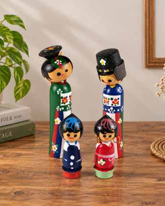 Famiglia Kokeshi coreane anni '60 4 bambole