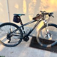 MTB Cube 29” con forcella RockShox