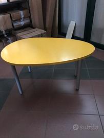 TAVOLO A FORMA DI UOVO