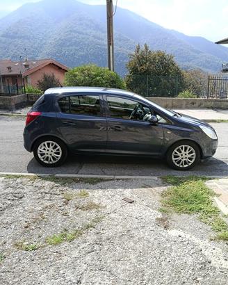 Opel corsa anno 2010 benzina gpl