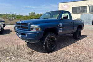 DODGE RAM RAM 5.9 V8 / SHORT CAB / 4X4 / GOMME