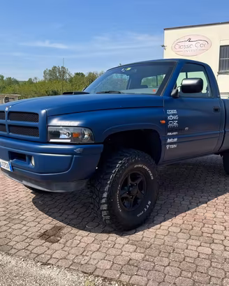 DODGE RAM RAM 5.9 V8 / SHORT CAB / 4X4 / GOMME