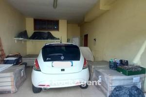 FABBRICATO D'ANGOLO UNIFAMILIARE