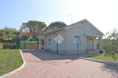 VILLA SINGOLA A MUGGIA