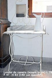 lavabo da camera in metallo con piano in marmo