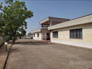 Casalpusterlengo Capannone 700mq con area esterna