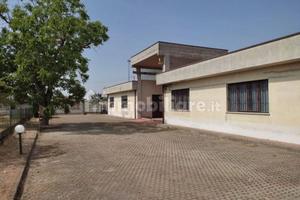 Casalpusterlengo Capannone 700mq con area esterna