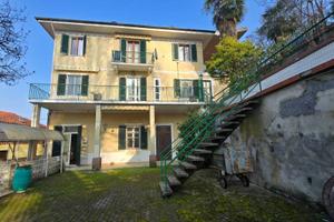 Appartamento di 90 m² con 4 locali e box auto a Ro