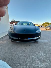 Tesla model 3 Rwd traz. Post.